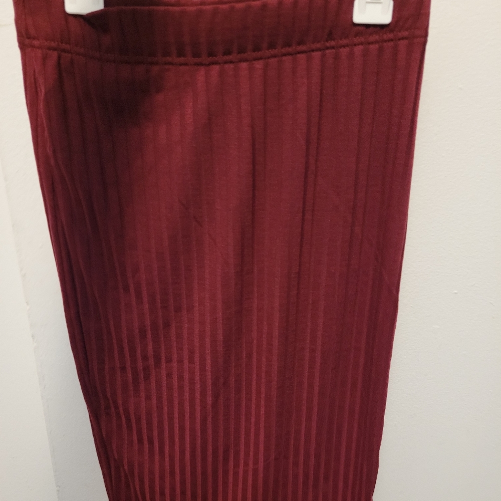 Burgundy pencil skirt